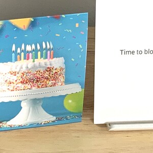 Carte de Joyeux anniversaire , Cupcake , Bougies , Sprinkles , Arc-en-ciel , Enfants , Adultes , Étoiles , Confettis