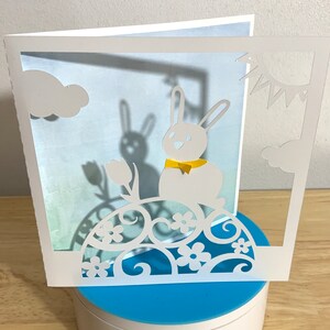 Carte de lapin de Pâques , Vierge à l'intérieur , Nœud papillon , Fleurs , Tulipe , Vacances , Floral , Soleil , Ciel