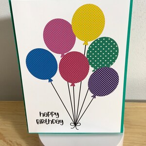 Carte de joyeux anniversaire avec ballons , Vierge à l'intérieur , Imprimé , Pois , Lumineux , Amusement , Enfants , Adultes , Parents , Fête