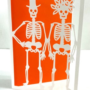 Carte de couple squelette, intérieur vierge, Halloween, jour des morts, chapeau haut de forme, fleurs, os, cadeau, famille, amis