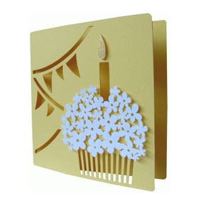 Carte de cupcake de joyeux anniversaire , Vierge à l'intérieur , Fleurs , Bougie , Papier découpé , Adultes , Adolescents , Enfants
