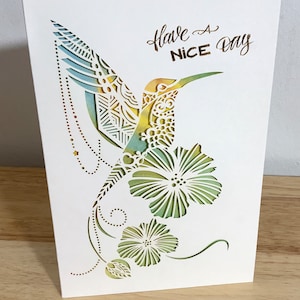 Carte de Nice Day Humming Bird, vierge à l'intérieur, feuille d'or, nature, mouche, fleur, ailes