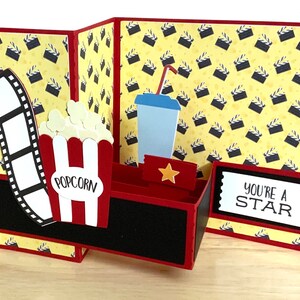 Carte de visite du film , Vierge à l'intérieur , Pop-corn , Film , Billet , Scène , Pop , Rendez-vous , Ami , Famille , Star ,