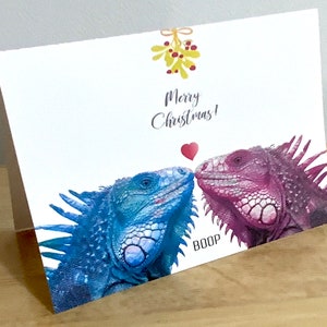 Carte de joyeux Noël iguane, bleu, violet, cœur, amour, hiver, bisou, baiser, gui, vacances