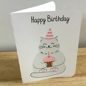 Carte d’anniversaire Happy Fat Cat, vierge à l’intérieur, imprimée, cupcake, bougie, chapeau de fête, famille, amis