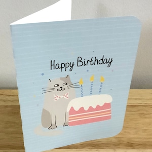 Carte de joyeux anniversaire , Vierge à l'intérieur , Imprimé , Meilleur félin , Chaton , Félin , Gâteau , Glaçage , Bougies , Confetti