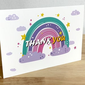 Merci Rainbow Card , Imprimé , Vierge à l'intérieur , Étoiles , Nuages , Famille , Amis , Collègues , Tout le monde