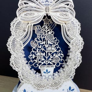 Carte pop-up Oh Christmas Tree, découpée au laser, bleu, argent, vacances, festif, élégant, complexe