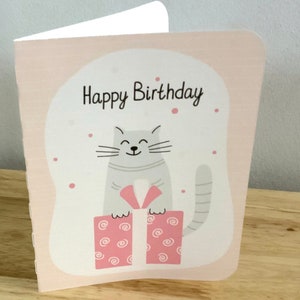 Carte-cadeau chat Joyeux anniversaire , Vierge à l'intérieur , Imprimé , Rose , Joyeux , Sourire , Confettis , Kitty