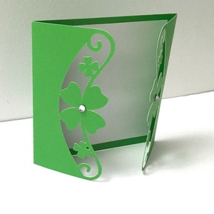 Carte gatefold Shamrock , Intérieur vierge , Vert , Trèfle , Porte-bonheur , Irlandais , Strass , Papier découpé , Famille , Amis , Célébration
