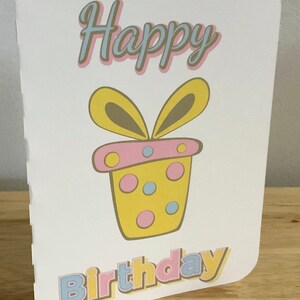 Carte-cadeau de joyeux anniversaire , Imprimé , Espace vierge à l'intérieur , Noeud de ruban , Pois , Fête , Ami , Famille