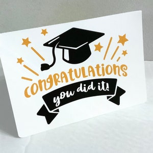 Carte de félicitations de remise des diplômes , intérieur vierge , casquette , étoiles , honneur , célébration , avenir , brillant , intelligent