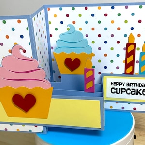 Carte de cupcake de joyeux anniversaire , Bougies , Gâteau , Glaçage , Amour , Cœurs , Pois , Fête , Bonbons