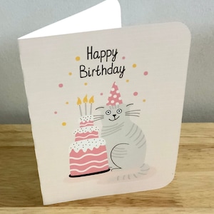 Carte de joyeux anniversaire Happy Cat , Imprimée , Vierge à l'intérieur , Fête , Gâteau , Bonbons , Glaçage , Confettis , Chapeau , Minou