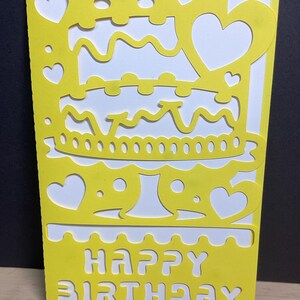 Carte de joyeux anniversaire, Gâteau, Jaune, Lumineux, Ami, Famille, Fête, Confettis, Coeurs, Partenaire