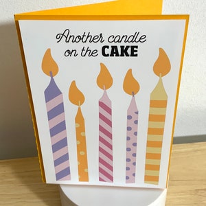 Carte d'anniversaire , Bougie , Gâteau , Flamme , Compter , Enfants , Adultes , Fête , Bonbons , Rayures , Points