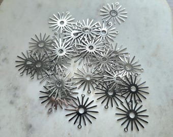 Closeout 35 Pieces Silver Link Sun Geometric Charm Pendant 28x25mm