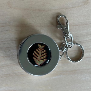 Vintage Portable Pocket keychain Ashtray with Lid Fish Compact keychain purse clip Ashtray Mini Portable Flip Lid Ashtray miniature Ashtray