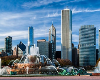 United States - Illinois - Chicago - Buckingham fountain and skyscrapers - SKU 0153