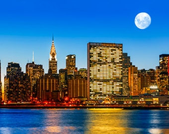 United States - New York - Manhattan skyline with the Moon - SKU 0048