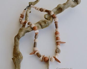 Colar de cerâmica artesanal, colar marrom, colar tribal, presente para ela, colar de contas, colar estilo babador boho, colar de terracota, colar boho.