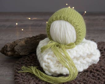 Newborn Green Knit Bonnet, Baby Photo Prop, Newborn Bonnet, Baby Knit Beanie, Crocheted Baby Hat, Baby Photography Prop, Baby Hat