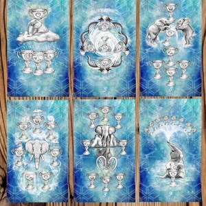 Puede incluir: Un juego de diez cartas de tarot con un fondo azul acuarela con copos de nieve blancos y un dise&ntilde;o de copa plateada. Cada carta presenta un n&uacute;mero diferente de copas y un elefante. Las cartas est&aacute;n numeradas del 1 al 10.