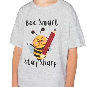 Bee Smart Stay Sharp キッズシャツ、Back to School キッズTシャツ