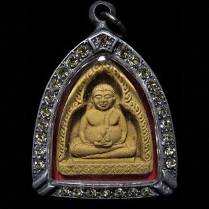 Phra Sangkajai Holding Phra Pidta B.E. 2513 (Yant Kao Yod) Thai Buddha Amulet Pendant