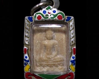 Phra Phong Wat Song Sila • Amuleto vintage tailandés • Colgante de Buda pequeño con inscripción Yantra