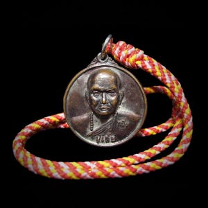 Coin LP Tia Wat Pa Traimit Wanaram Thai Buddhist Medal Amulet – Rare Vintage Monk Pendant with Necklace