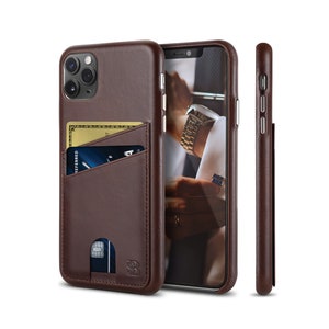 SERMAN BRANDS Phone Wallet iPhone 11 Pro Max Funda con tarjetero. Estuche para teléfono hecho a mano con carga inalámbrica de cuero de grano completo - Chocolate