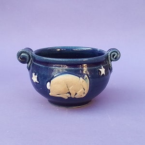 Cuenco para sopa, cereales y avena con liebre durmiendo y estrellas sobre un fondo azul medianoche, aprox. 400 ml.