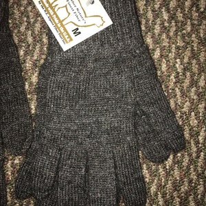 May include: Gray alpaca fiber gloves with a tag that reads "Mother Nature's Finest Fiber M Made with Pride in the U.S.A. by the N.E. Alpaca Fiber Pool Inc."