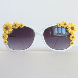 Sunshine Pixie - Cute Embellished Sunglasses Woman Yellow Daisy Sunflower Floral Flowers