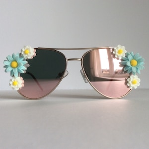 The Belt of Venus (Pink) - FLAT LENS Mirror Embellished Sunglasses Women Daisy Flower Statement Shades