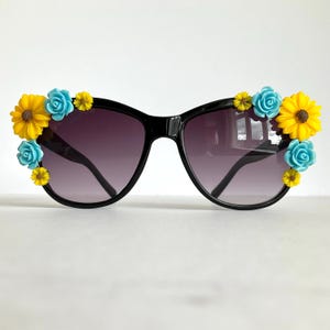 Bliss - Beautiful Embellished Sunglasses Women Flowers Floral Daisies