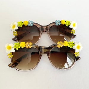 Lily - Cute Embellished Sunglasses Women Rhinestones Flowers Rhinestone Crystal Bling