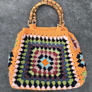 Petit sac cabas esprit vintage crocheté main, anses en bambou