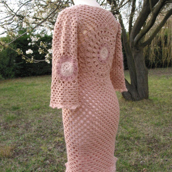 robe fleur crochetée en laine rose douceur