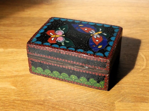 Vintage Chinese Handcrafted Tiny Porcelain Box