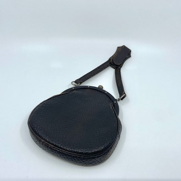 sac à main en cuir noir antique avec clip de ceinture et fermoir en métal