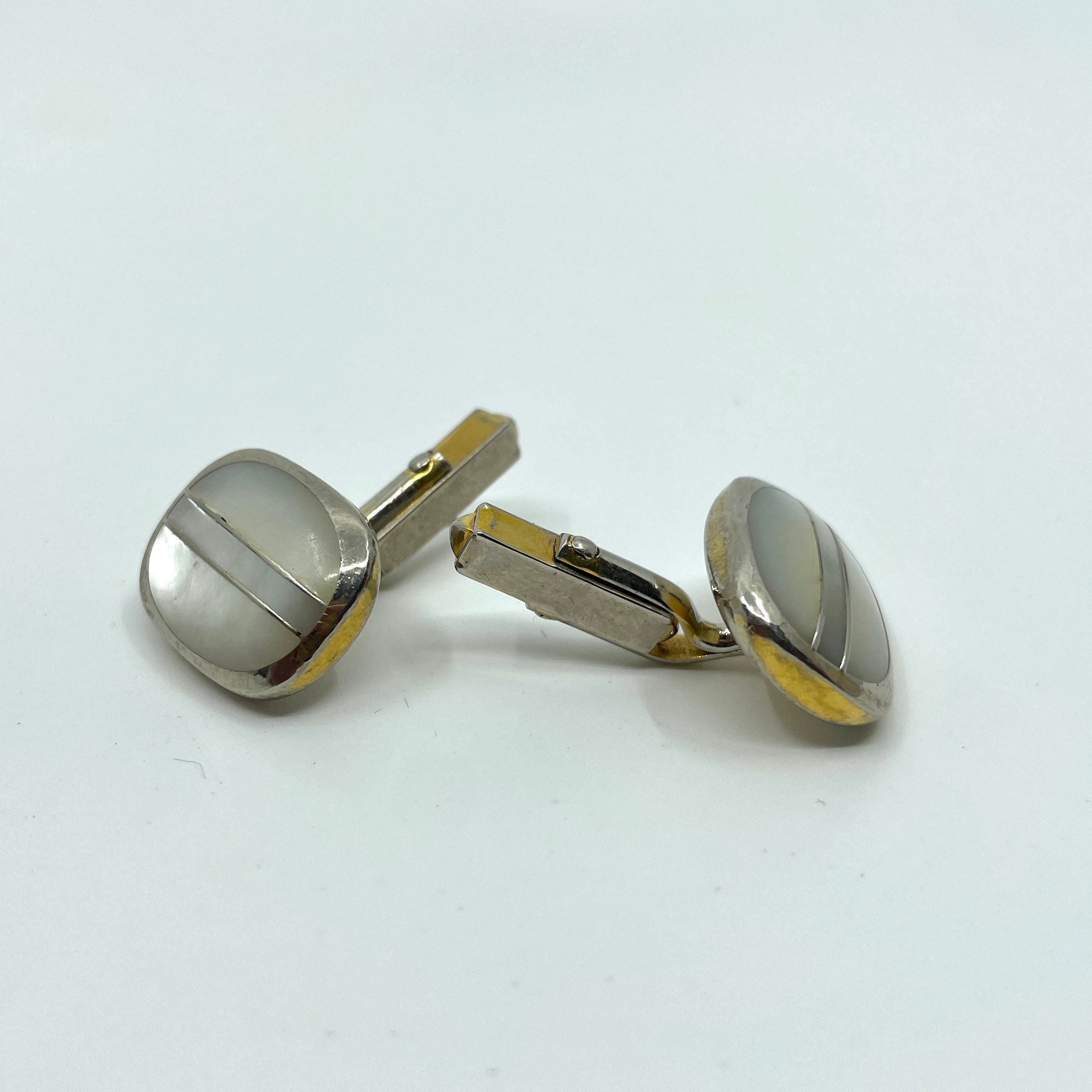 Boutons De Manchette Vintage Années 1950 En Nacre Véritable - Métal Doré, Neuf Avec étiquettes, Style Classique