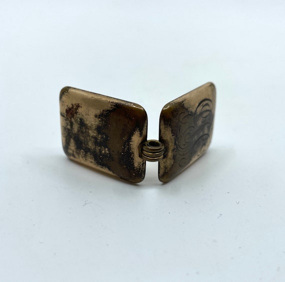 Victorian brass locket - engraved - rectangular - image 9