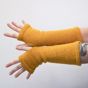 Vingerloze handschoenen mosterdarmwarmers gele wanten gebreid Boho handgemaakt cadeau afbeelding 7