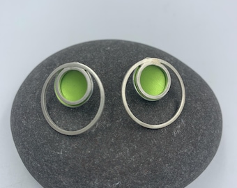 Silver circle stud earrings with changeable coloured discs