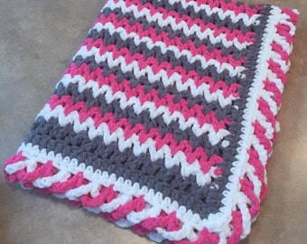 ZigZag Blanket with CrissCross Edge