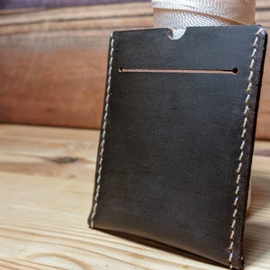 Cartera para tarjetas - Carteras negras y tostadas - Cartera con bolsillo delantero - Cartera minimalista - Cuero curtido al aceite