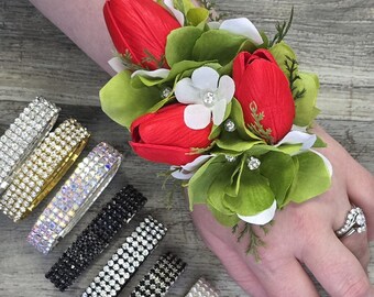 Tulipanes rojos, hortensias y stephanotis con diamantes de imitación en caja - Ramillete de diamantes de imitación - Artículos a juego disponibles