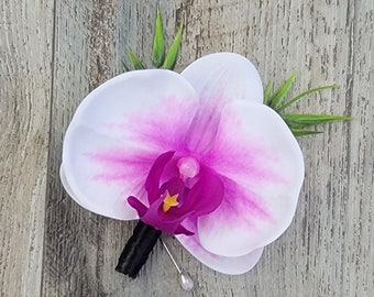 Orquídea Phalaenopsis blanca, rosa y fucsia de tacto real en caja, boutonniere verde - Artículos a juego disponibles